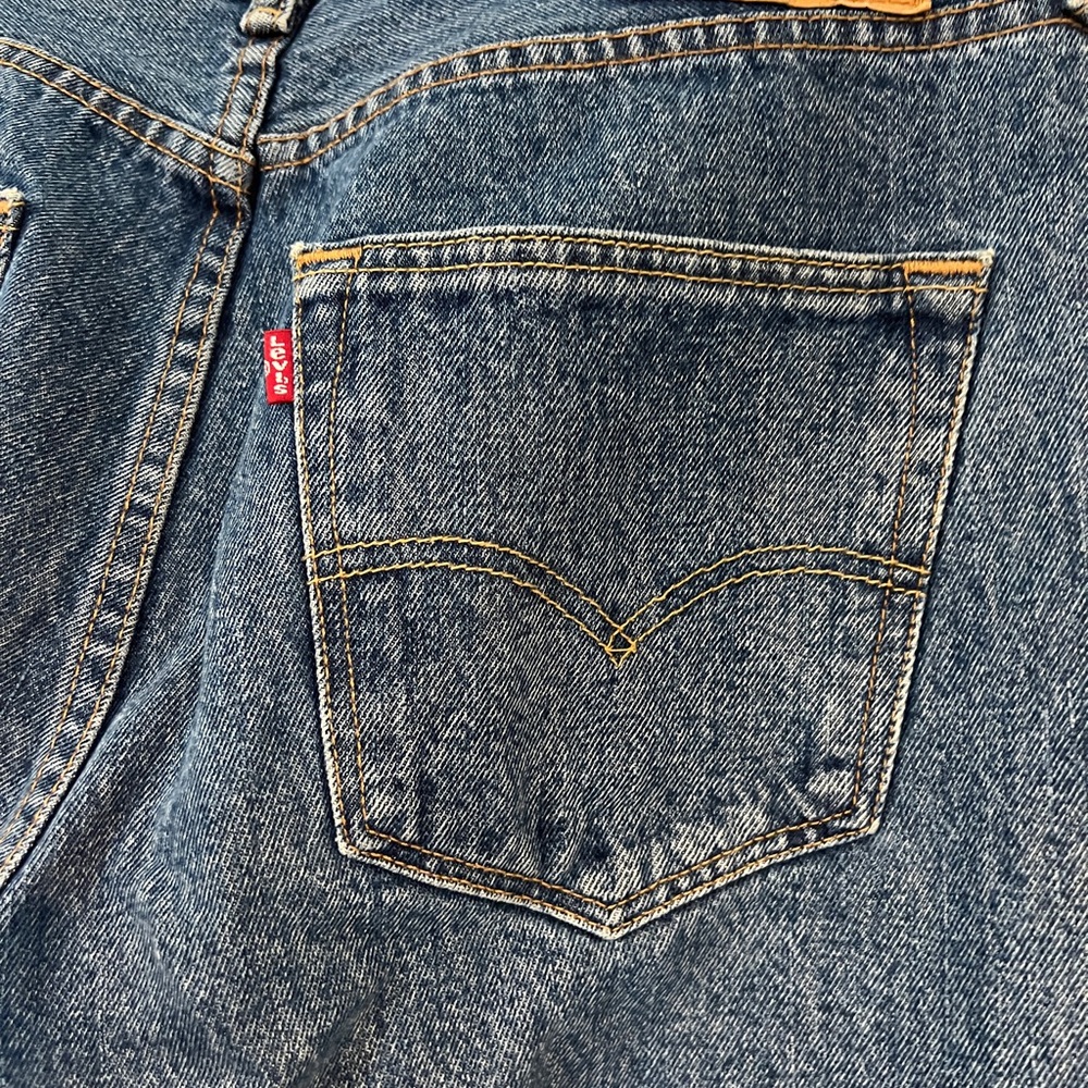 Vintage Levi’s 501 Blue Straight Leg Jeans with Classic Style
